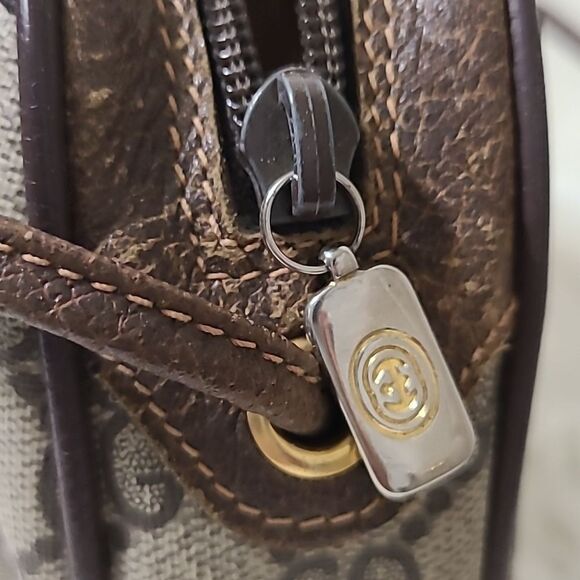 💯 Authentic Gucci Crossbody with cherryline 🍀 - Picture 9 of 15